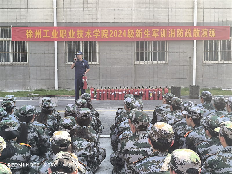 消防安全“进军训”3.jpg