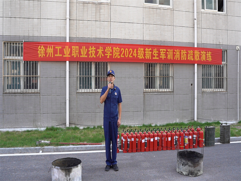 消防安全“进军训”1.jpg