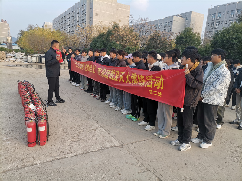 我校开展消防安全进社区活动1.jpg