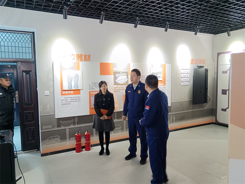 鼓楼消防大队来我校调研指导消防工作.jpg