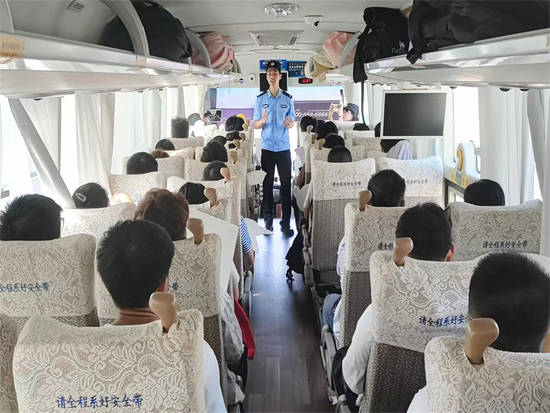 大巴1.jpg